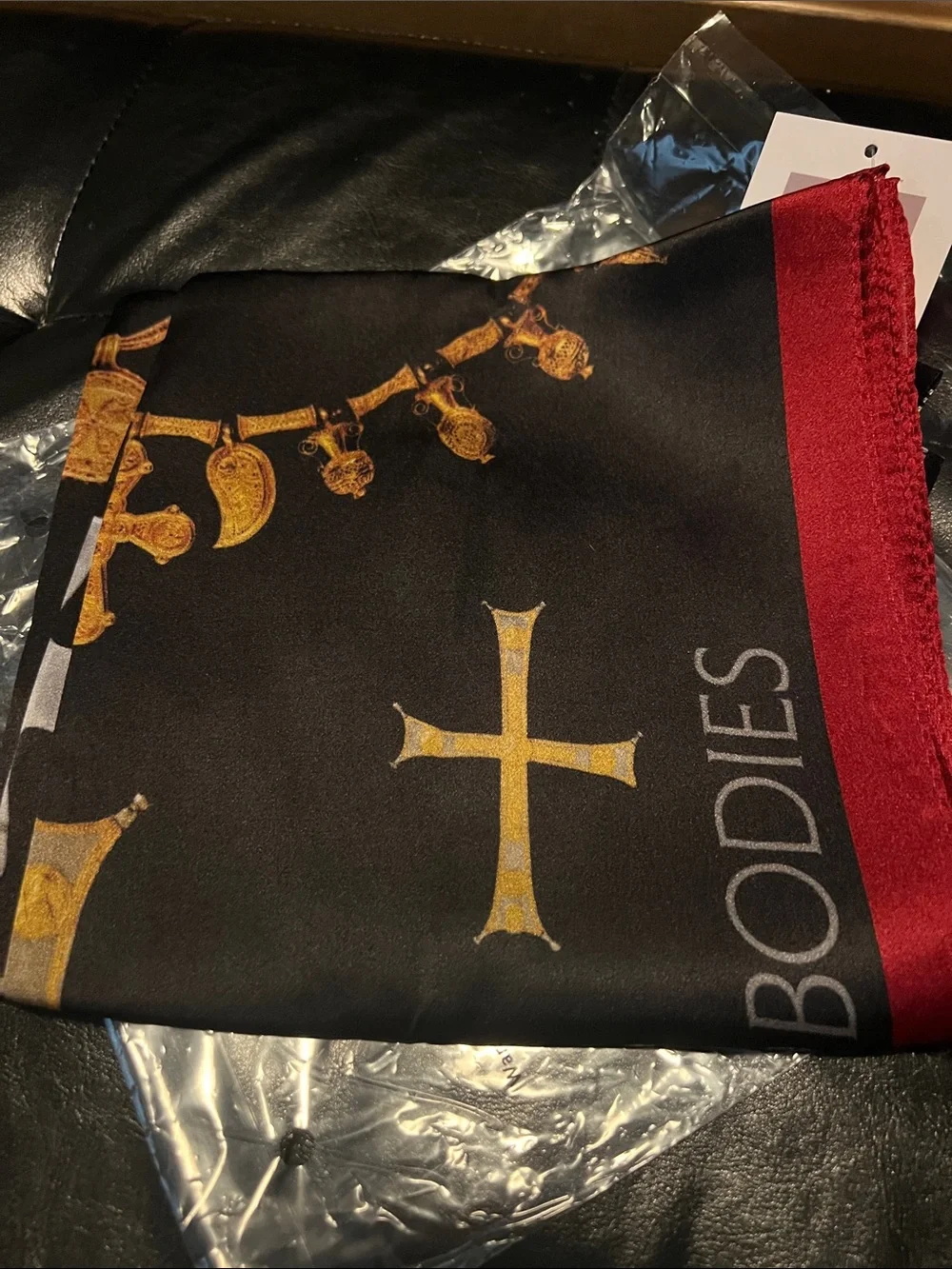 NWT The Met Black and Burgundy 100% Silk Decorative Cross Scarf - Picture 5 of 9